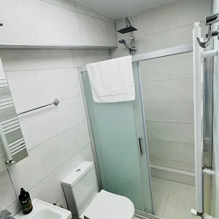 Spacious Terrace, Air-conditioned, Cute 1 *