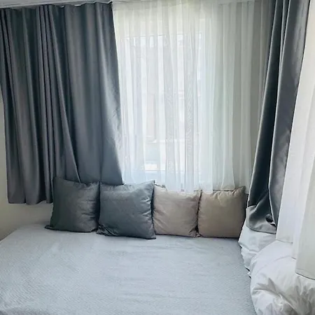 Spacious Terrace, Air-conditioned, Cute 1 Apartment
