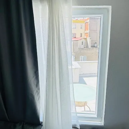 Spacious Terrace, Air-conditioned, Cute 1